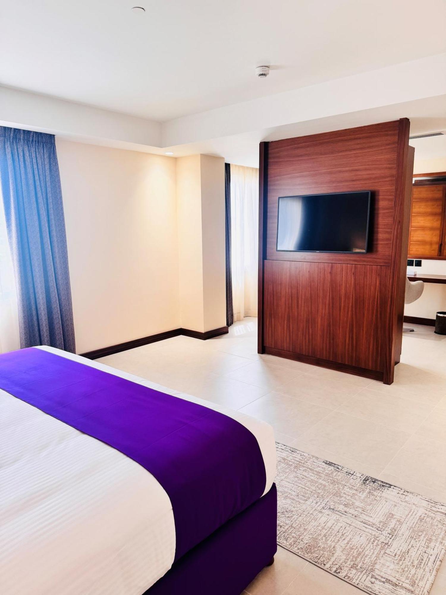 Kyriad Hotel Салала Экстерьер фото